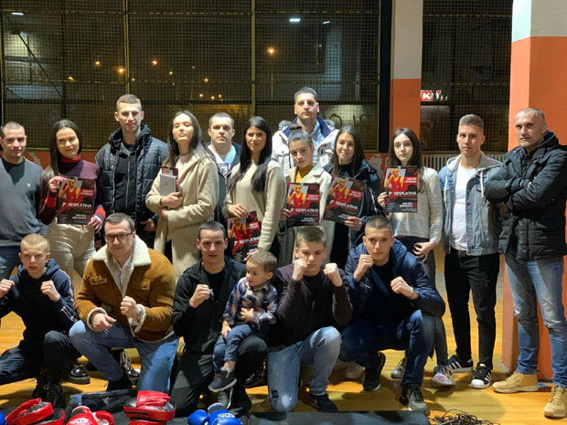 Коста (25) из Земуна племениту вештину преноси на младе: Основао бесплатну школу бокса како би децу склонио са улице